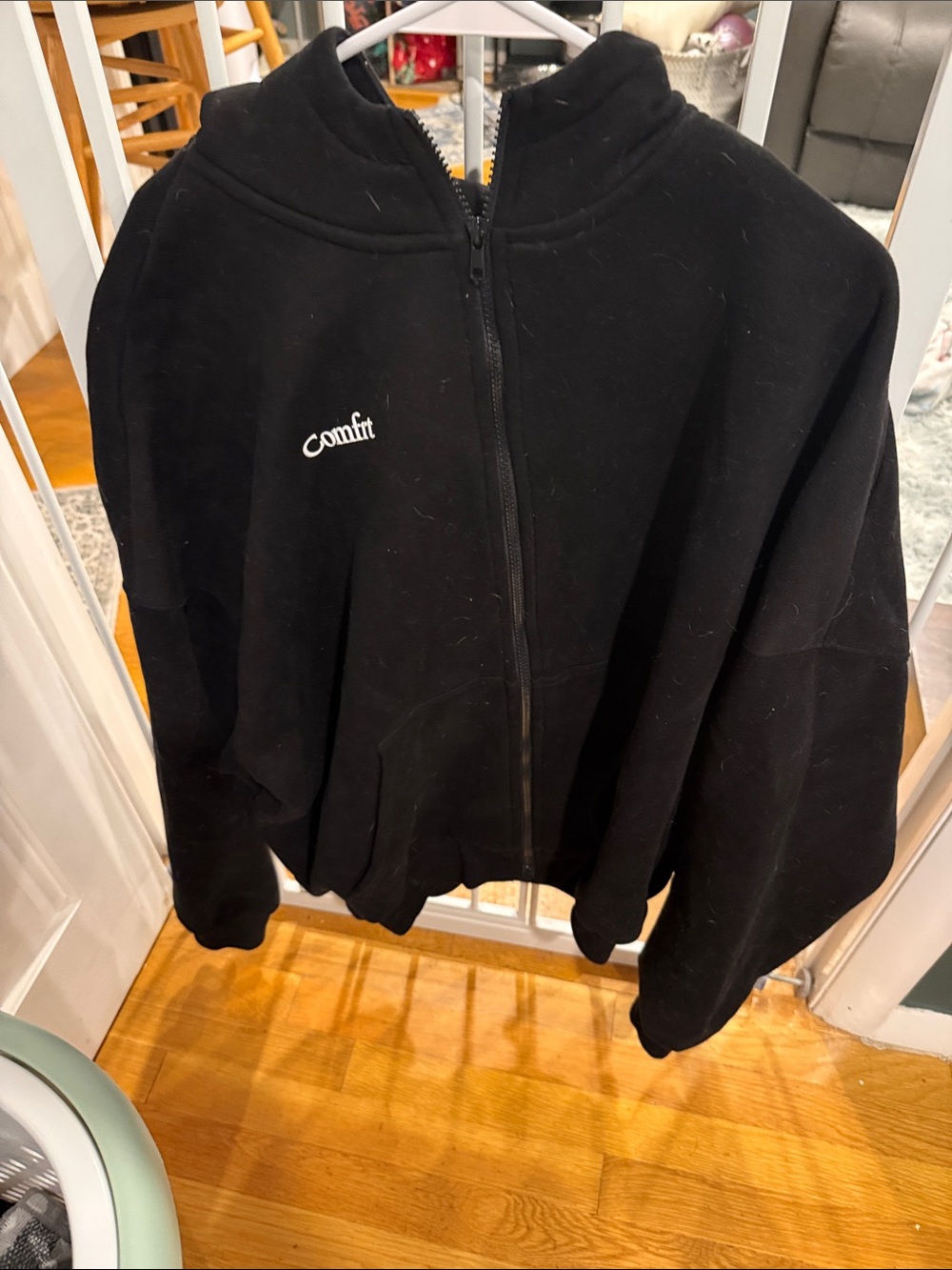 Comfrt zip up hoodie size M